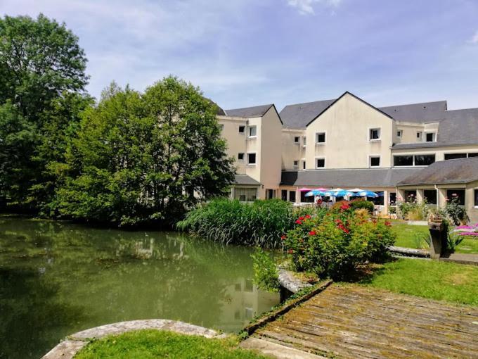 Logis Hotel Le Relais Du Moulin Valençay Exteriör bild