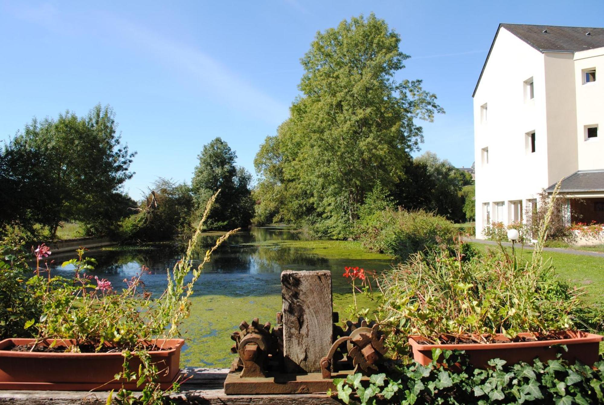 Logis Hotel Le Relais Du Moulin Valençay Exteriör bild