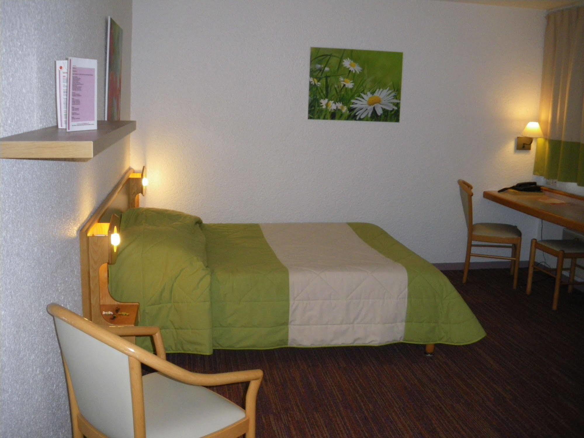 Logis Hotel Le Relais Du Moulin Valençay Exteriör bild