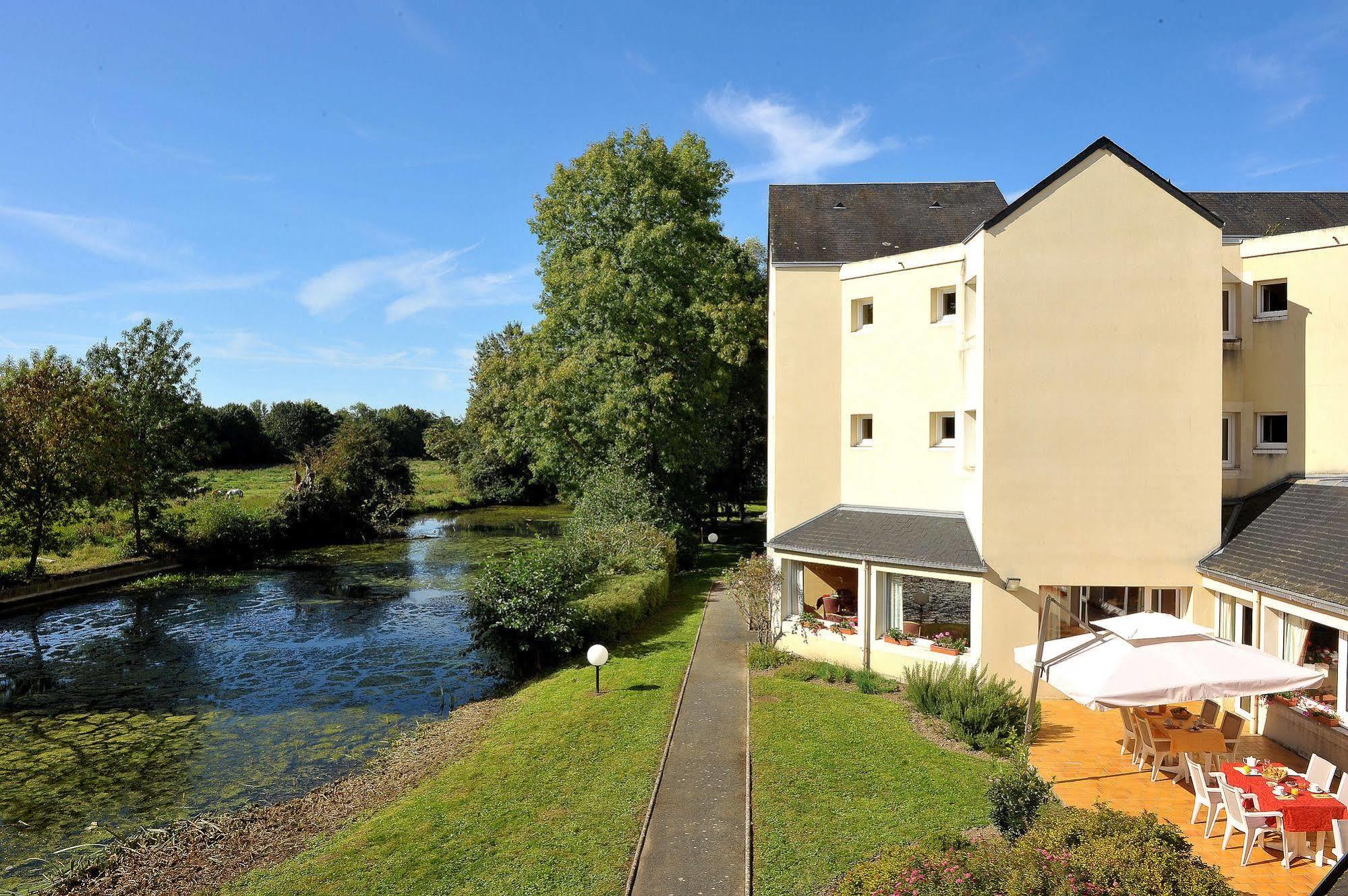 Logis Hotel Le Relais Du Moulin Valençay Exteriör bild